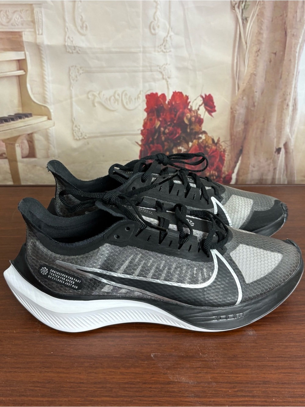 NEW Nike Black and Gray Zoom Running Shoes with Reflective Swoosh - Picture 4 of 9